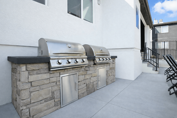 Crossroads apartments barbecue grills & picnic areas